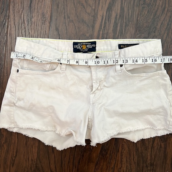 Lucky brand low rise white shorts - Picture 5 of 7